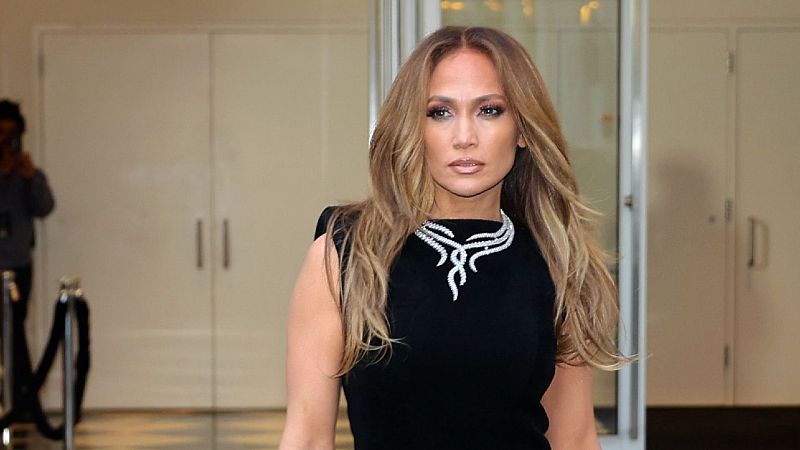 Jennifer López se vuelve a casar en "Can't get enough"