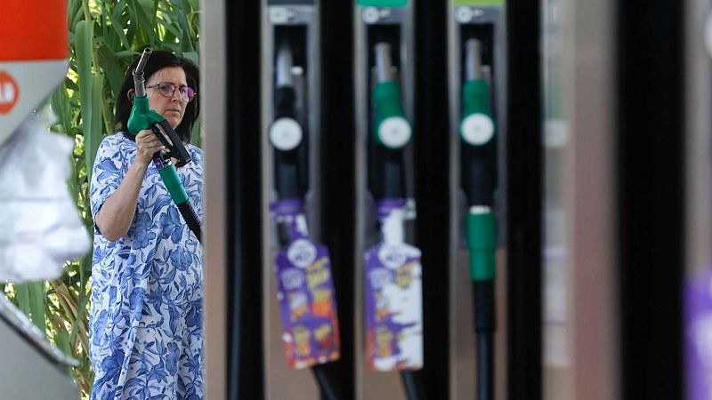 El precio de los carburantes mantiene su ligera tendencia a la baja