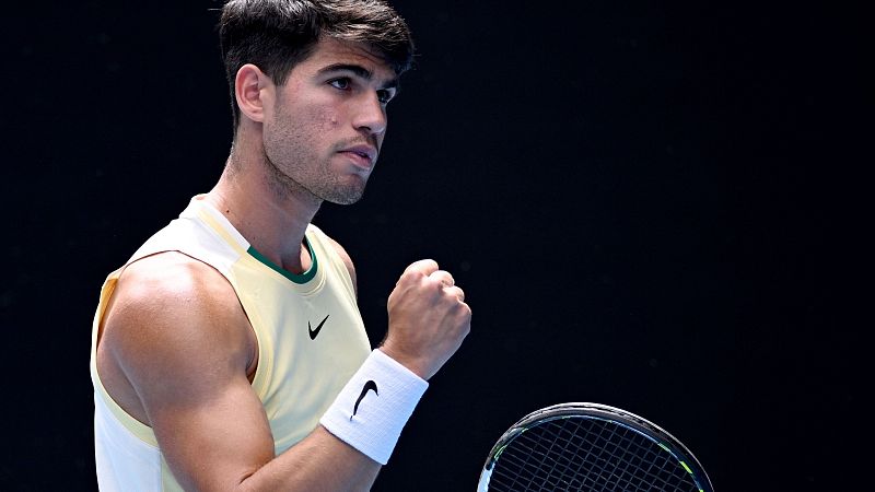 Carlos Alcaraz apabulla al joven Shang y se mete por primera vez en los octavos del Open de Australia