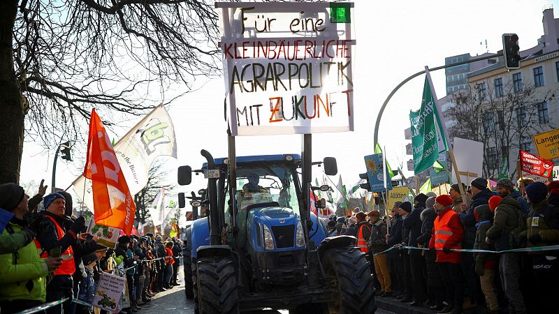 Los agricultores alemanes se manifiestan en Berlín para exigir una agricultura más sostenible: "Estamos hartos"
