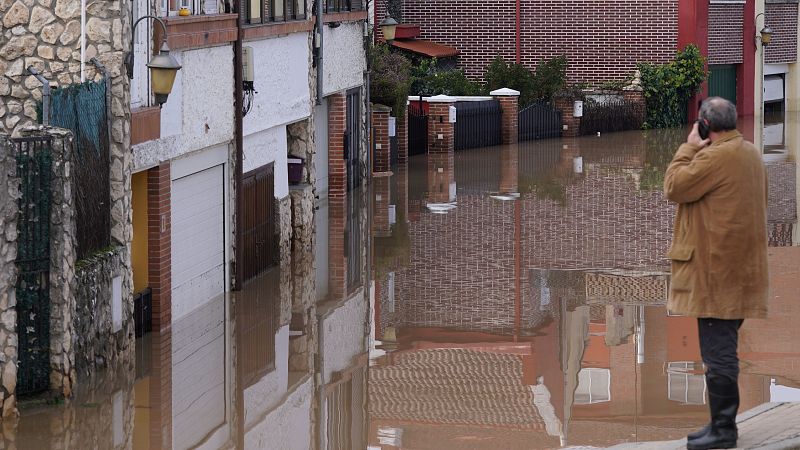 Pueblos anegados, vecinos desalojados y carreteras cortadas por el desbordamiento de varios ríos en Castilla y León