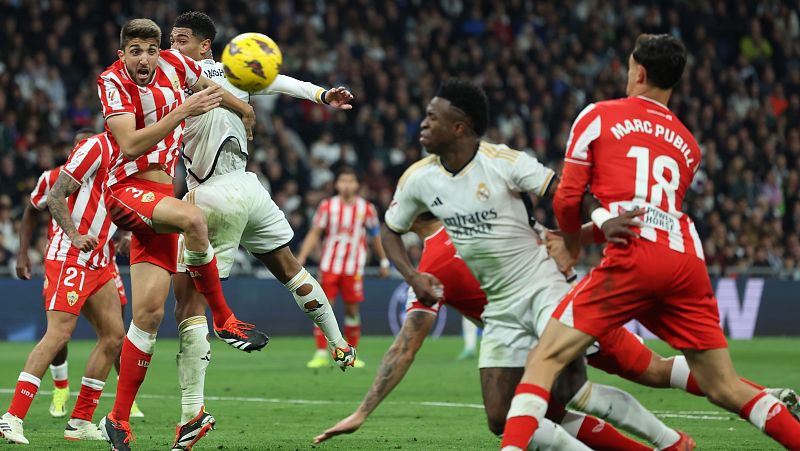 Tres jugadas y una tormenta de reacciones: análisis del polémico Real Madrid - Almería