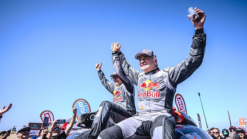Carlos Sainz dedica el Dakar a Audi: "En este coche mucha gente ha puesto mucho esfuerzo"