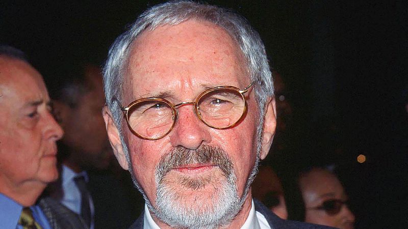 Muere a los 97 años Norman Jewison, director de 'Hechizo de luna' o 'En el calor de la noche'
