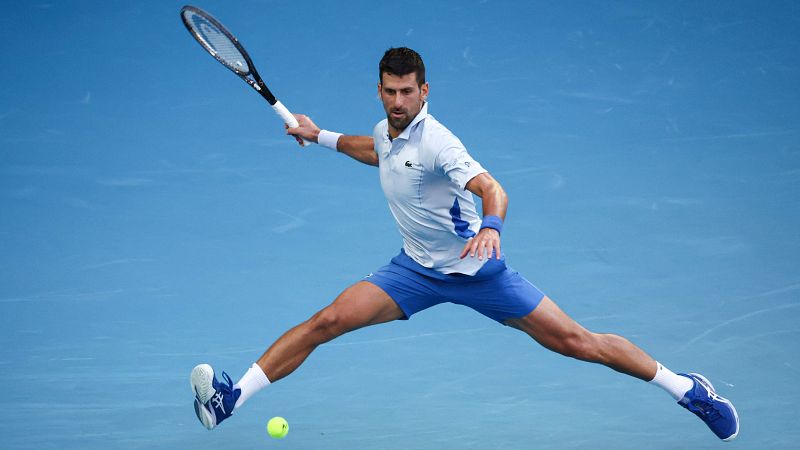 Djokovic supera a un combativo Fritz y pisa las semifinales en Melbourne