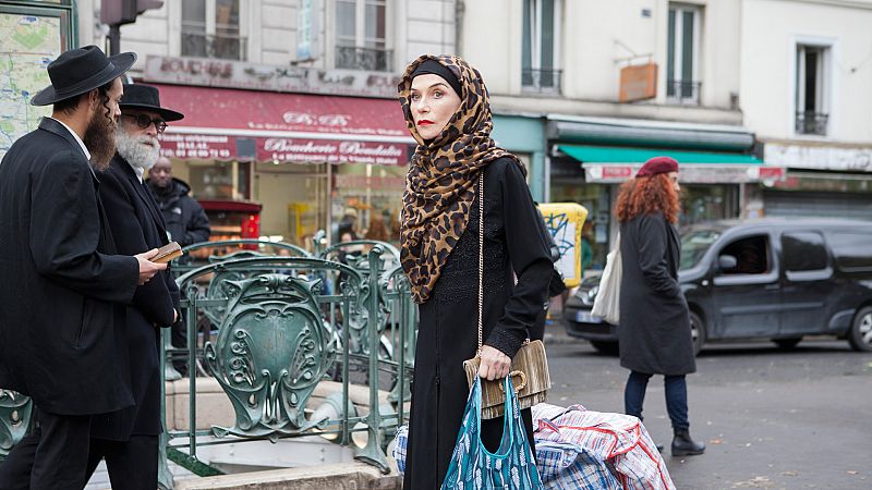 'Mamá María', con Isabelle Huppert: con la policía de día  y con los traficantes de noche