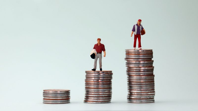 El debate de limitar los altos salarios en España, cuarto país europeo con más ejecutivos millonarios