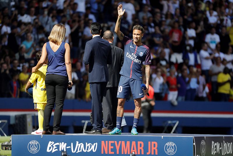 Neymar, ante su nueva afición: "He venido para hacer historia"