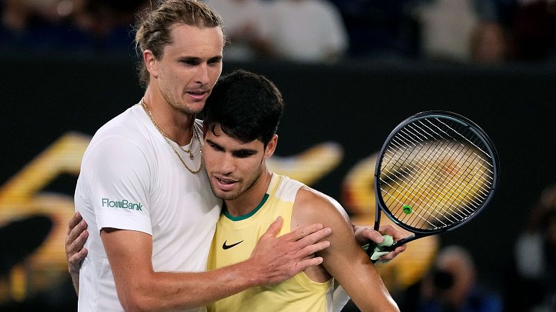 Alcaraz se despide de Australia desarbolado por un Zverev impecable