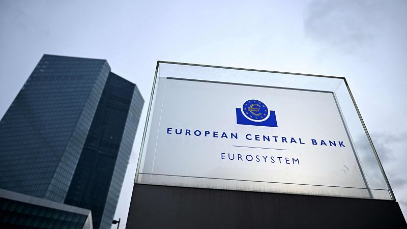 El BCE mantiene los tipos de interés en el 4,5% y enfría las expectativas de bajadas en los próximos meses