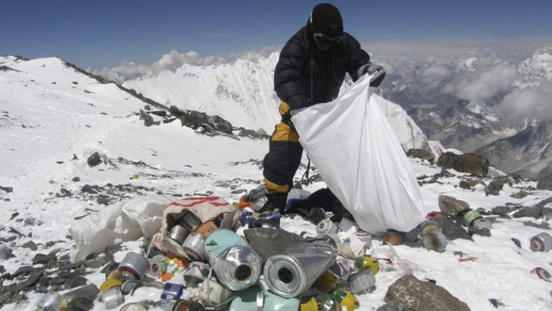 El treball de final de grau que milloraria la gesti de residus al camp base de l?Everest