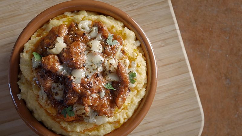 Polenta con salteado de setas y huevo poché • Puchero MIX