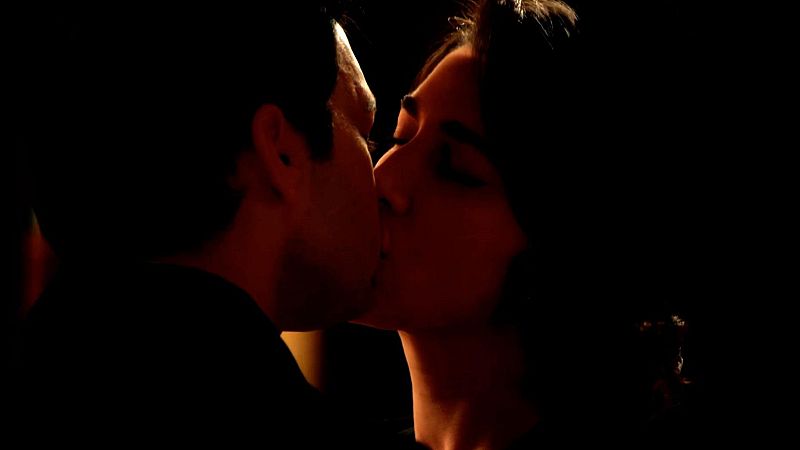 Doña Carla y Jacobo desatan su pasión en 'La Moderna'