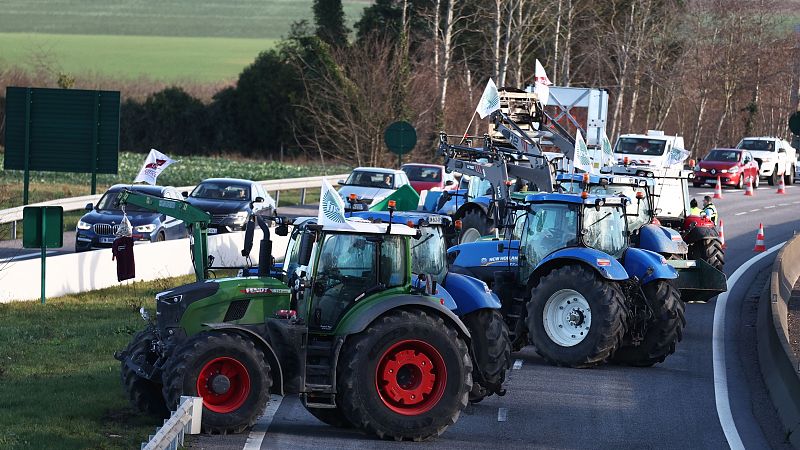 Francia abandona sus planes para reducir la subvención al diésel agrícola para aplacar las protestas de los agricultores