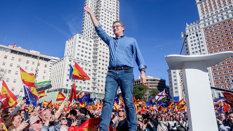 Feijóo promete "rescatar democráticamente a este país" en una marcha multitudinaria contra la amnistía en Madrid