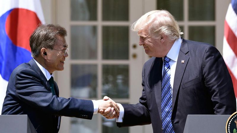 Trump y Moon valoran positivamente las sanciones a Pyongyang pero no descartan el diálogo