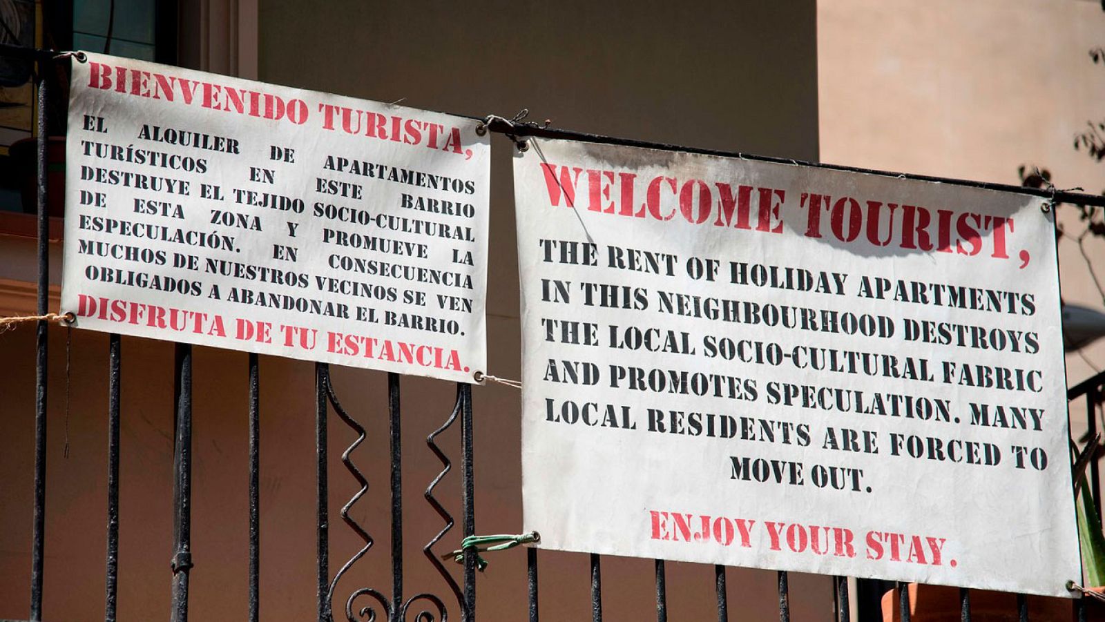 Asalto a un autobús turístico con pintadas y amenazas al conductor