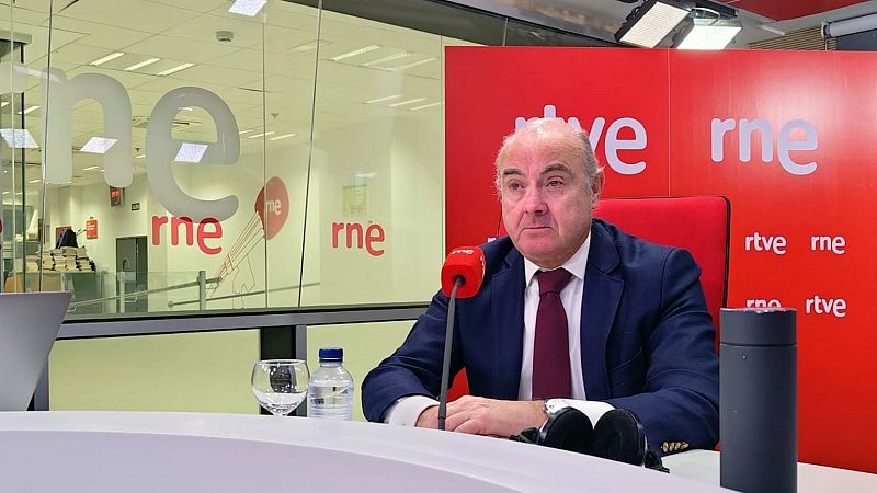 El vicepresidente del BCE, Luis de Guindos, asume que la eurozona está en "recesión técnica"