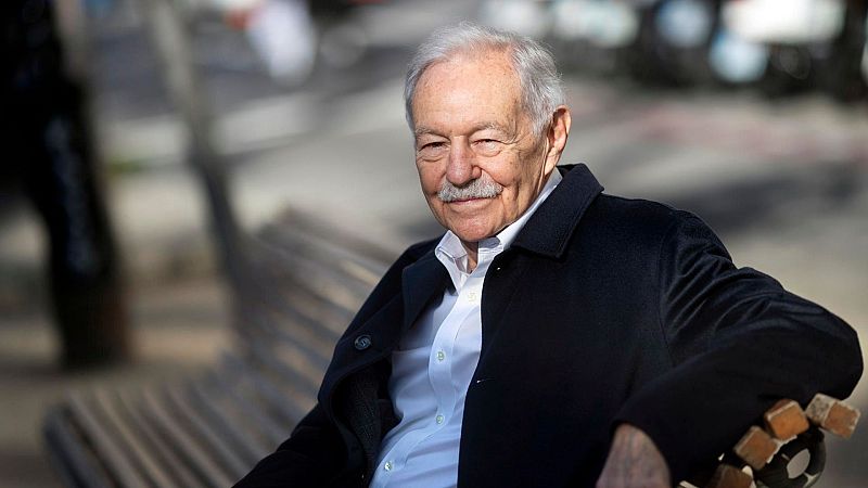 Eduardo Mendoza: “Creo que tengo un gen maléfico que se apodera de mí cuando me pongo a escribir”