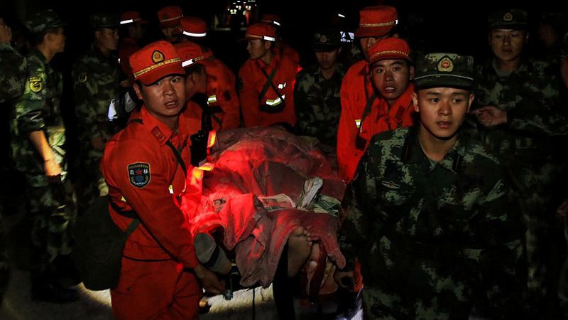 Un fuerte terremoto en el centro de China deja al menos 19 muertos y 247 heridos