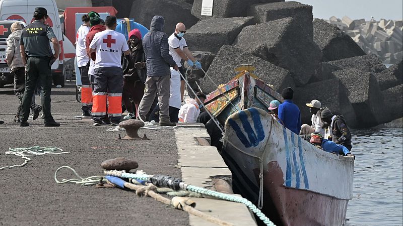 Canarias recibe en enero tantas personas migrantes en cayucos como en el primer semestre de 2023