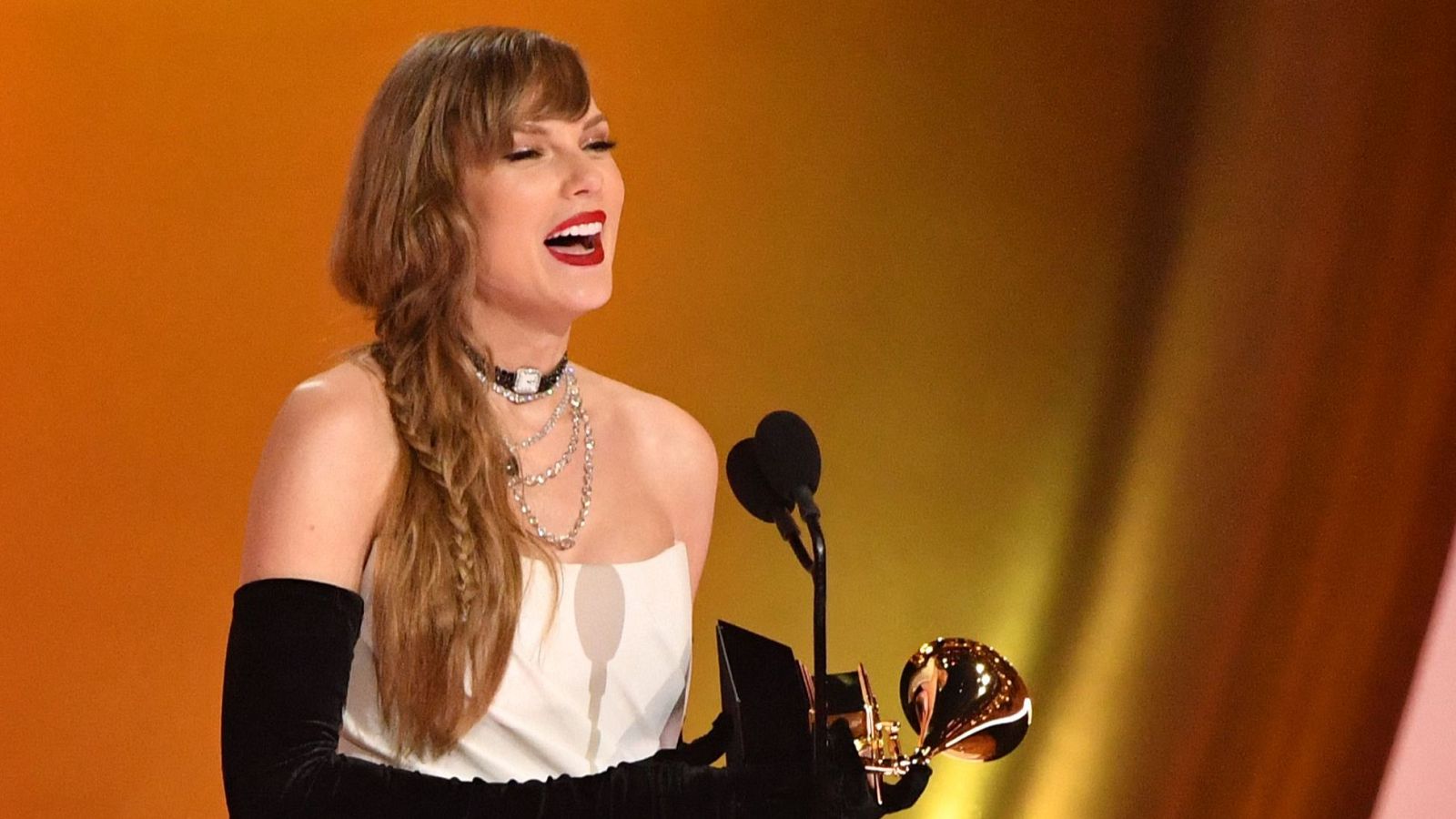 Taylor Swift gana el Grammy a mejor álbum - Telediario 1 | Ver