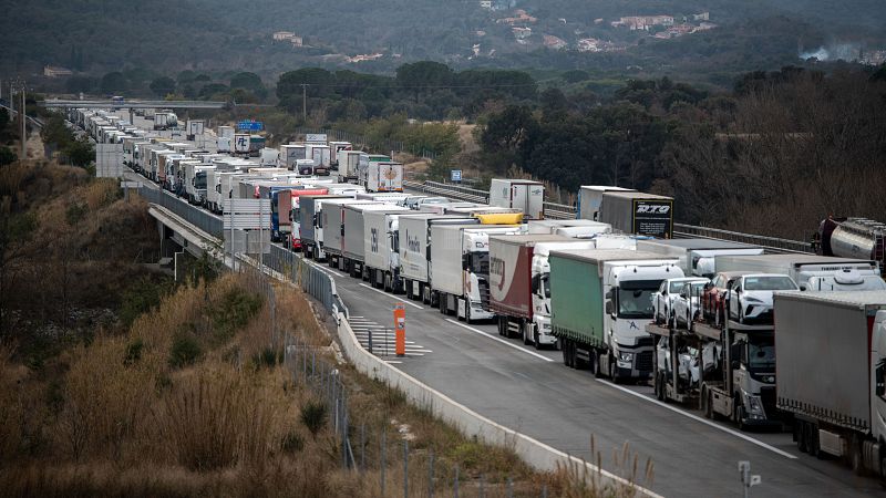 Los transportistas cifran en más de 120 millones las pérdidas por las protestas en Francia