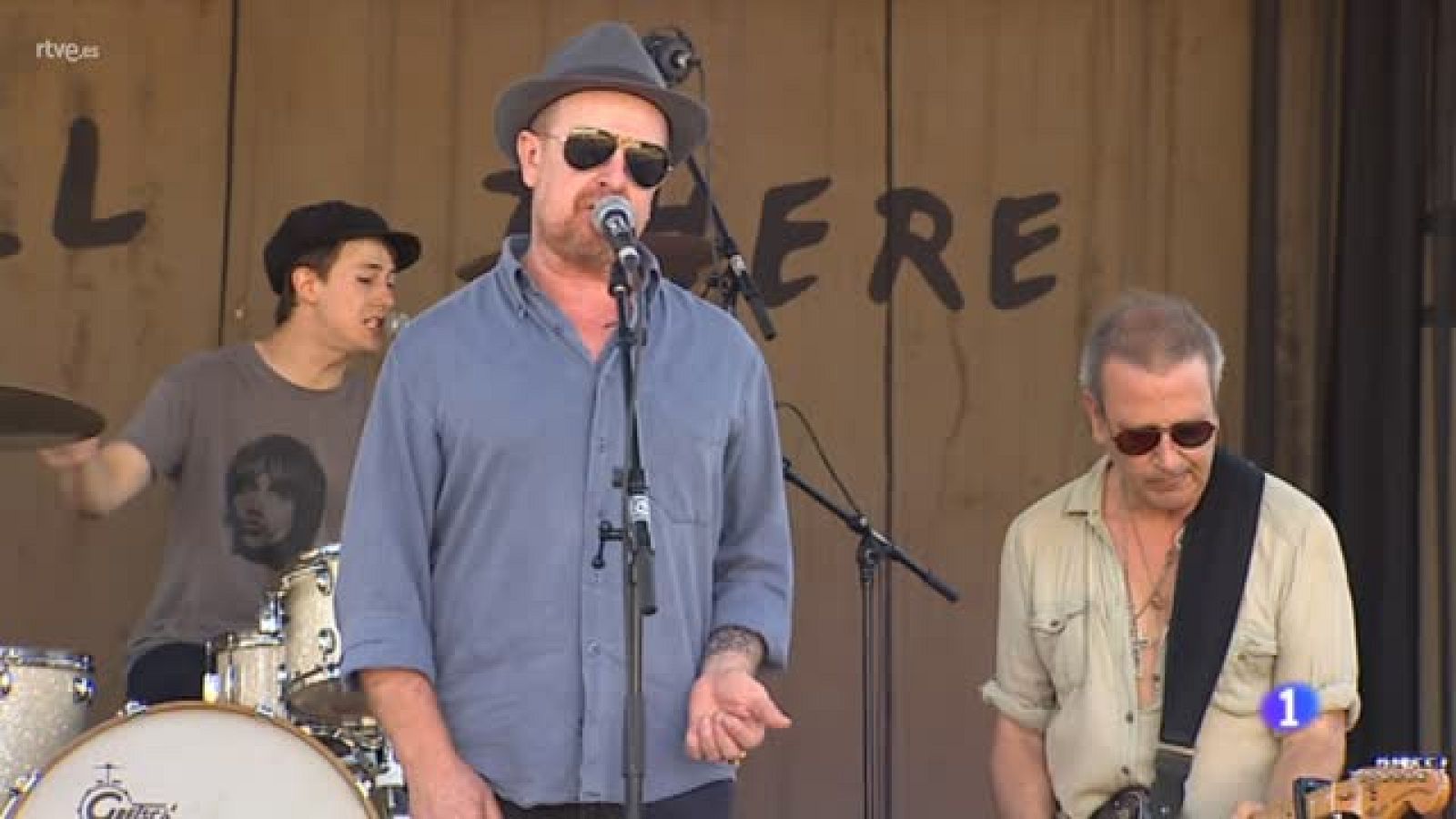 Reparición de Dogo junto al guitarra Juanjo Pizarro en el POP CAAC, en Sevilla | Ver