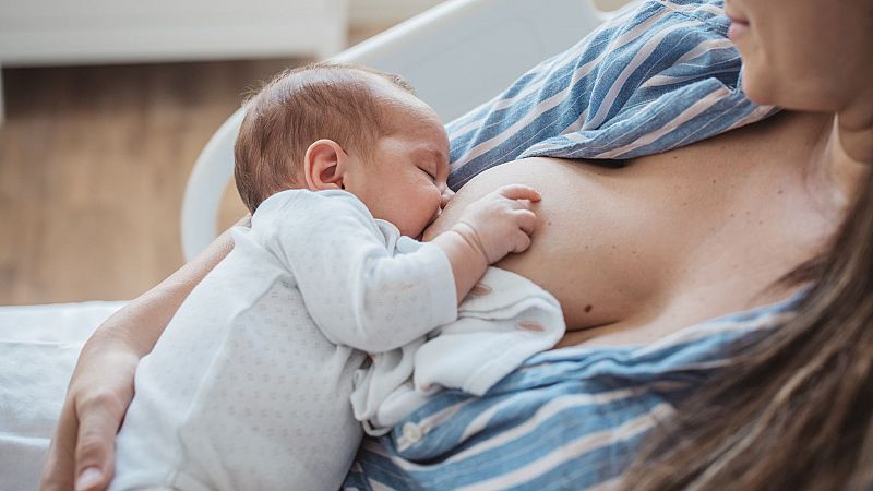 Les mans dels nadons i el seu paper crucial en la lactncia