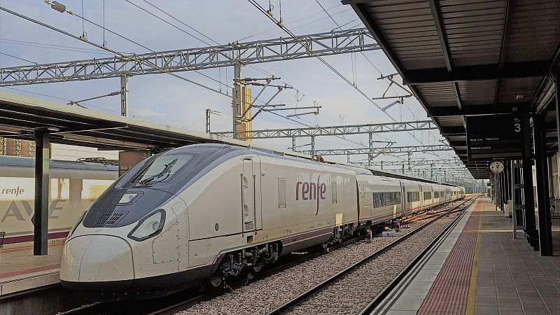 Renfe cancela 310 trenes de media y larga distancia, incluidos AVE, por la huelga del viernes