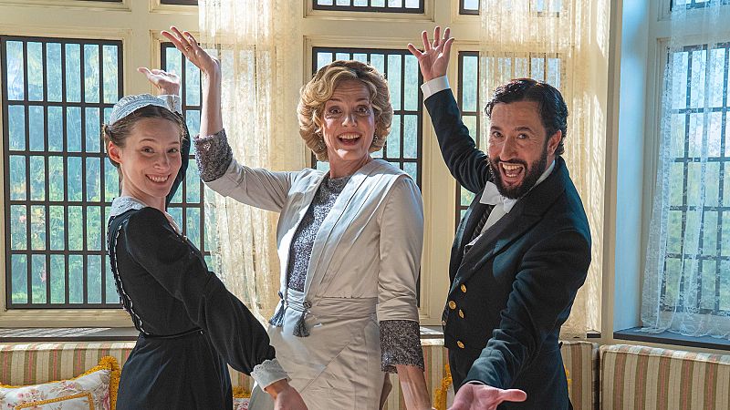 Eva Martín promete que la marquesa seguirá repartiendo cera en 'La Promesa'