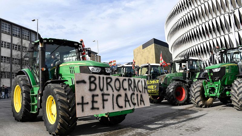 Los agricultores se movilizan por cuarto día y cortan autovías en varias comunidades