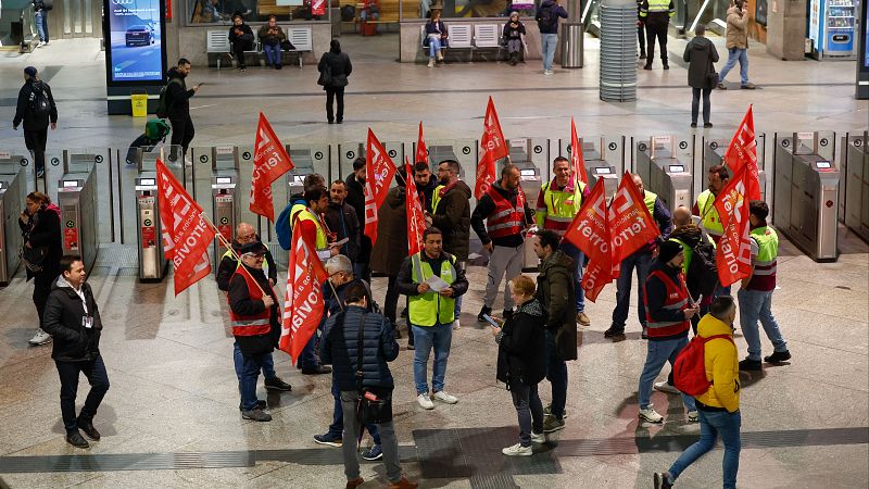 Normalidad y cumplimiento de servicios mínimos en la huelga de trabajadores de Renfe y Adif