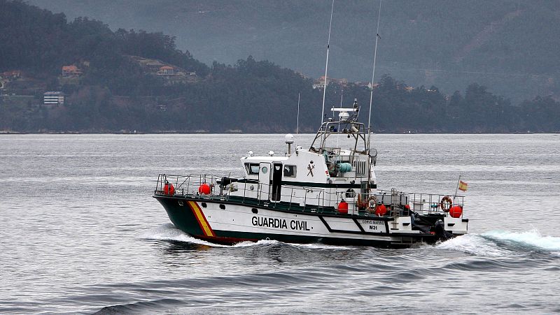 Mueren dos guardias civiles tras embestir una narcolancha contra su patrullera en el puerto de Barbate