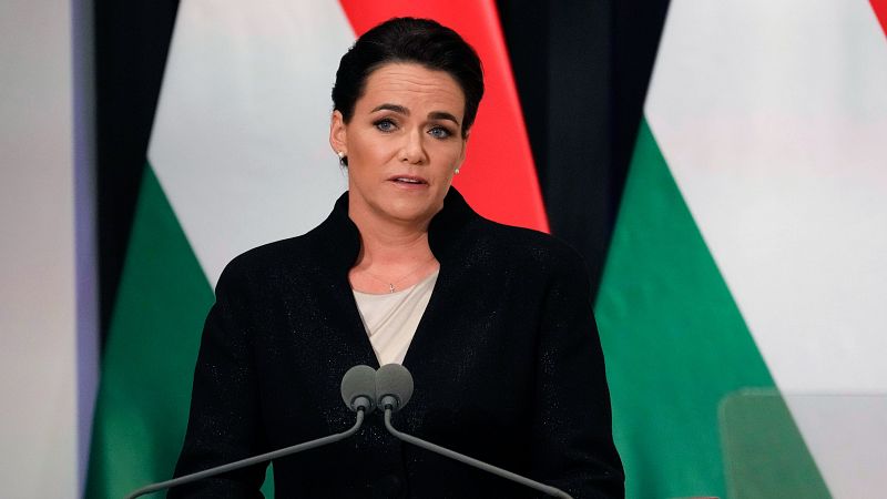Dimite la presidenta de Hungría tras indultar a un directivo de un hogar infantil que intentó ocultar casos de pederastia