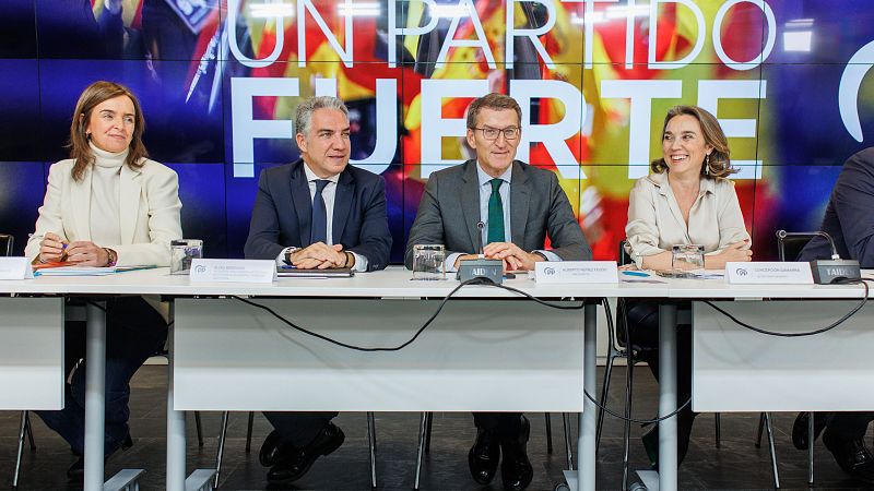 El PP estudió la legalidad de la amnistía tras reunirse con Junts y se abre a un indulto condicionado a Puigdemont