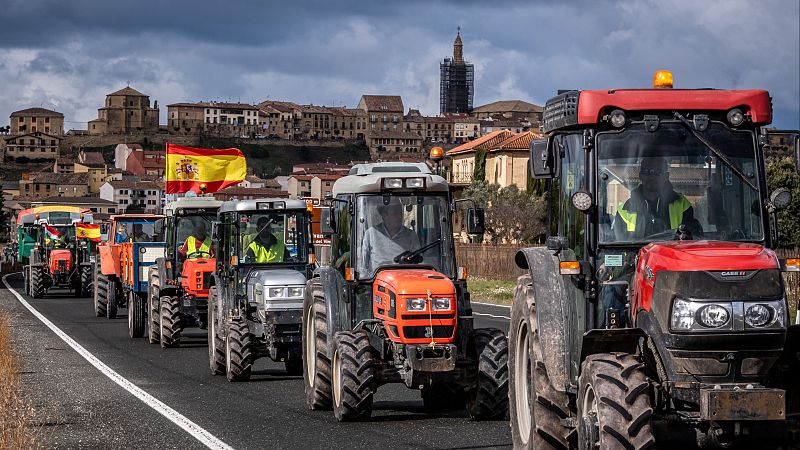 Cortes de carreteras en el primer día de paros de los transportistas tras sumarse a las protestas de los agricultores