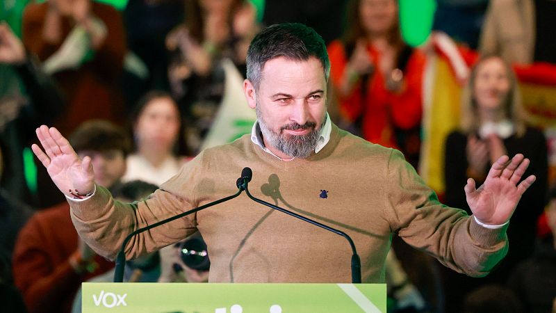 Abascal critica la "gigantesca estafa política" de Feijóo por plantear un indulto condicionado a Puigdemont