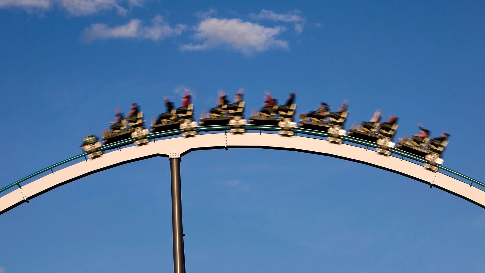 14 heridos al caer un árbol sobre una atracción en PortAventura | Ver