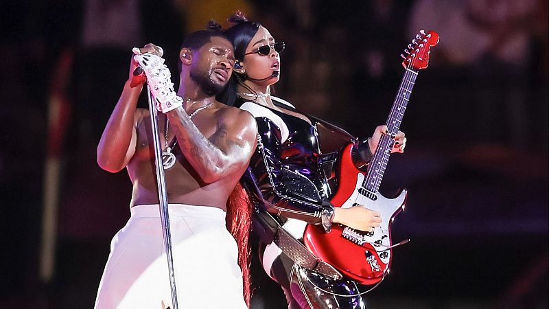 Usher homenajea a Michael Jackson durante su espectáculo en el intermedio de la Super Bowl
