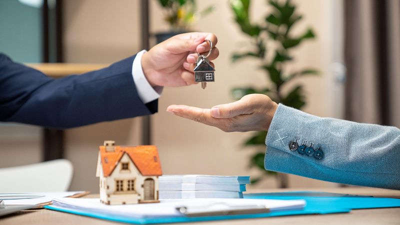 El Gobierno aprueba una línea de avales ICO para la compra de vivienda: claves y requisitos para solicitarlo