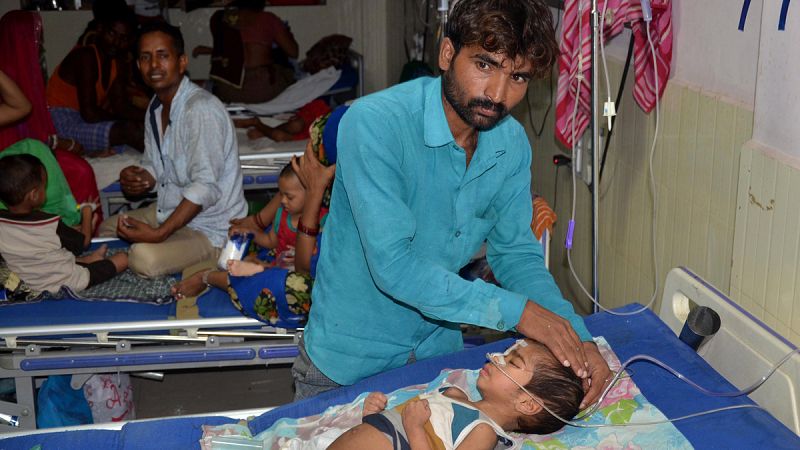 Investigan la muerte de 63 niños en un hospital de la India por una posible negligencia