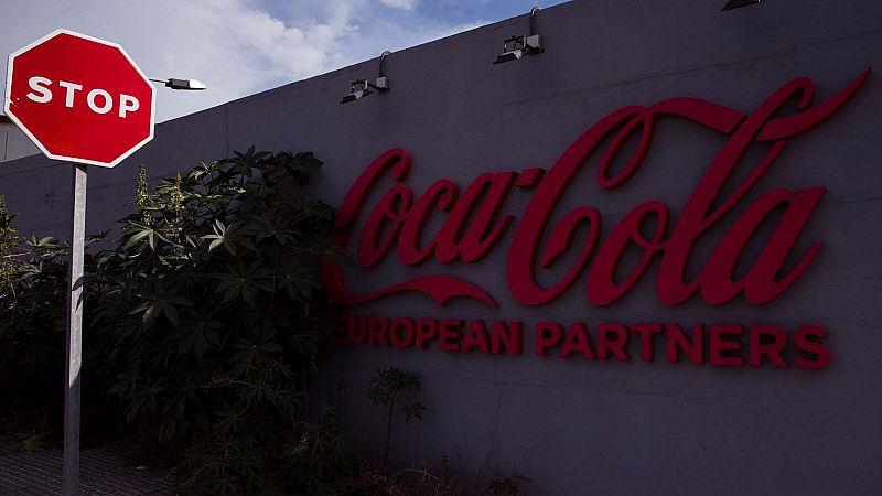 Coca-Cola realizará un ERE que afectará a 85 personas de sus centros de trabajo de Madrid y Barcelona