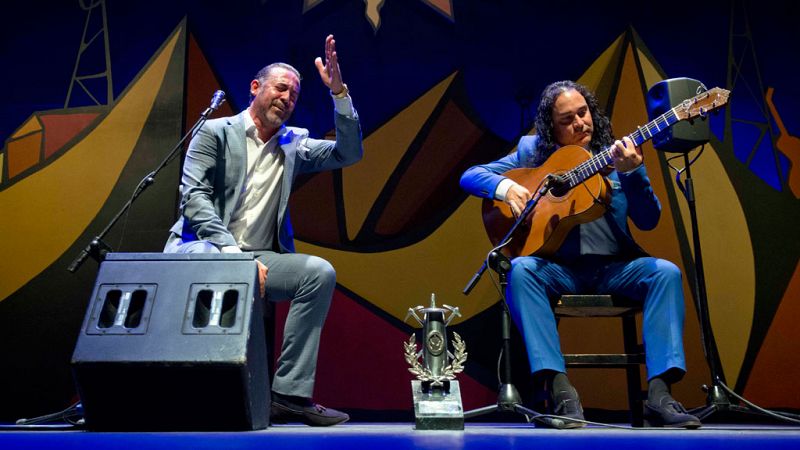 El malagueño Alfredo Tejada toca la gloria flamenca con la Lámpara Minera 2017