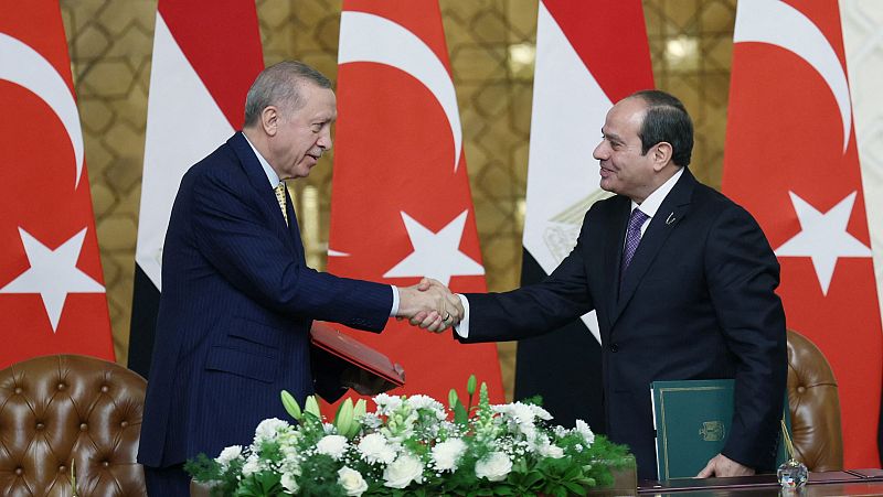 Erdogan se muestra dispuesto a cooperar con Egipto para reconstruir Gaza en su primera visita a El Cairo en 12 años