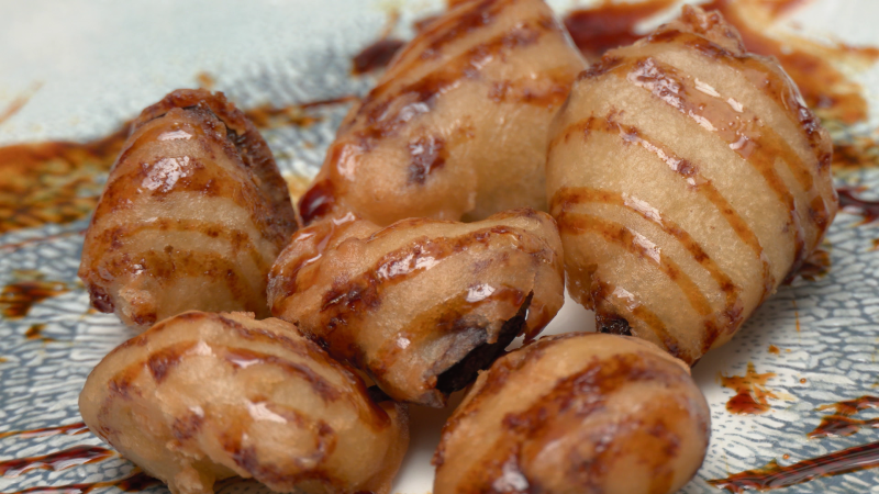 Receta de buñuelos de berenjena crujientes con miel de caña