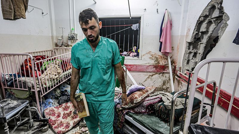 El Ejército israelí desaloja por la fuerza y entra en el hospital Nasser de Jan Yunis, donde permanecían 1.500 desplazados