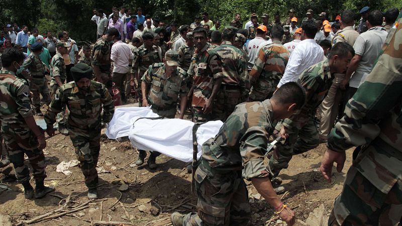 Un deslizamiento de tierras en el norte de la India deja 45 muertos