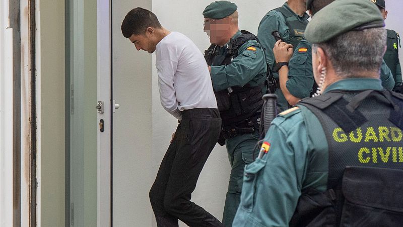 Vídeos, testigos y pintura roja en la narcolancha que mató a los guardias civiles: claves del auto de Barbate