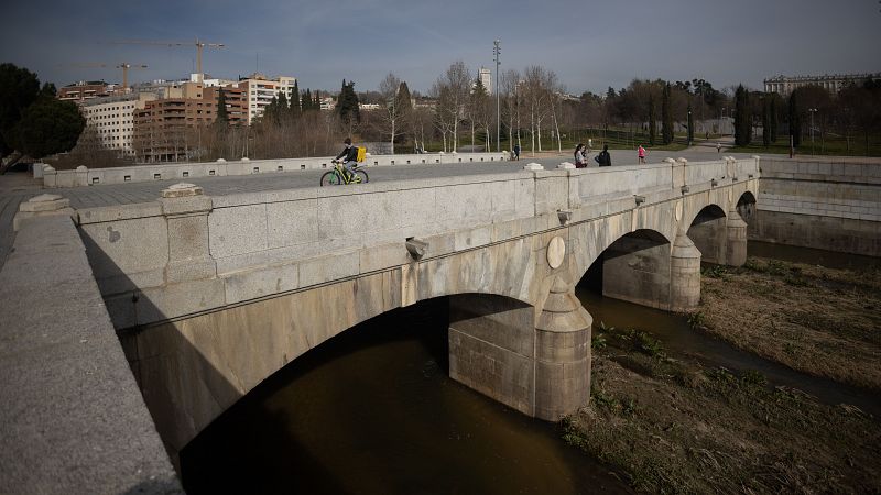 El juez permite celebrar este domingo la 'mascletà' de Almeida en el Puente del Rey de Madrid Río